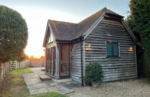 The Acorn Goodwood luxury lodge house 10 minute walk from Goodwood Festival of Speed - Foto 11