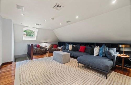 Private Resort Mansion with Pool - Foto 18