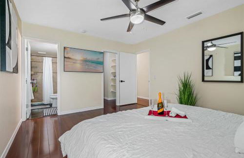 Spacious & Amazing Home w Big Pool and Patio - Photo 20