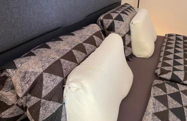 SLEEP WELL Apartments DETMOLD - Tempur Beds- NEU - Top Lage - Free parking - WIFI - Foto 24