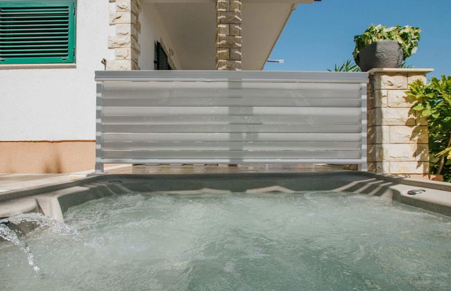 Holiday Apartment With a Private Terrace & Hot Tub, Near the Beach - Foto 19