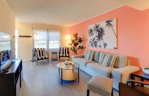 Walk to Atlantic Beach: Townhome w/ Patio! - Foto 1