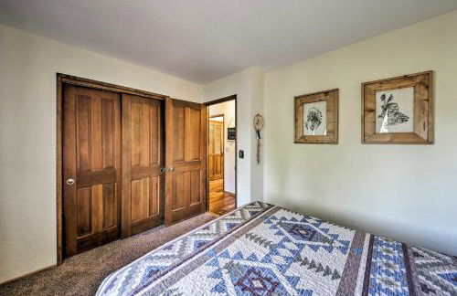 Spacious Lake Arrowhead Home with 2 Decks and Views - Foto 18