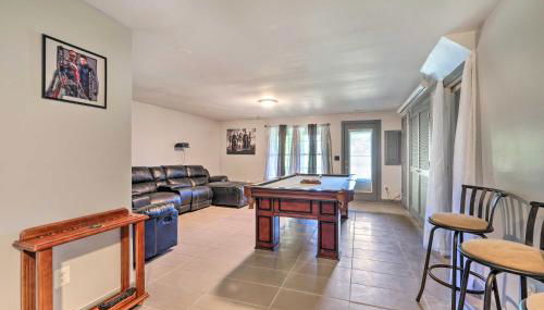 Pond-View Deck and Pool Table Woodbridge Haven! - Foto 2