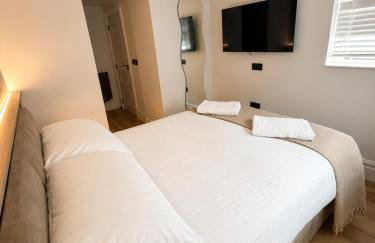 East Parade Collection, Opaz House Flat 1 - Photo 3