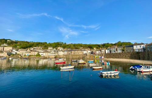 The Old Gallery - Charming Coastal Escape For Two - Photo 48