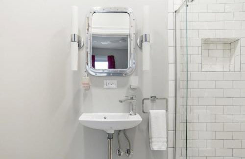 Mid-Century Marvel Steps from Restaurants Bars and Markets 3BR & 2BA - Foto 30