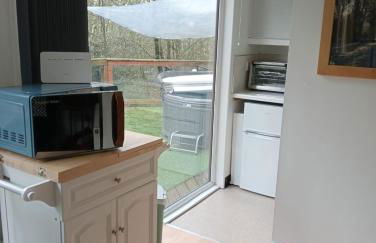 Private Couples hideaway with hot tub - Photo 9