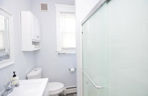 Spacious Home with Parking, Laundry - Near RU, RWJ, NJ Transit - Foto 11