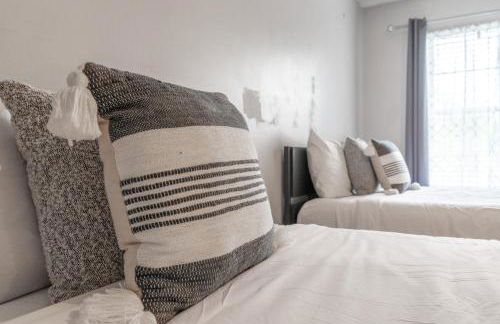 2 BDR with Free Parking! 2M to Broadway! - Foto 9