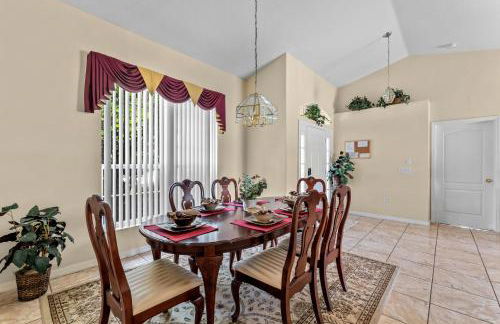 EXQUISITE VILLA - 2 Master Suites, Pool South and Spa, Gas BBQ, Game Room, WIFI - Foto 28