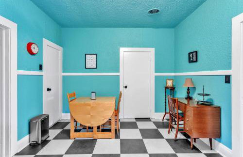 Retro Revival with Modern Comfort - A Mid-Century Gem in Gonzales LA - Foto 22