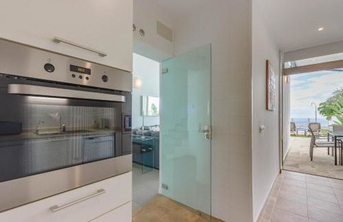 Villa Isabella, Luxury Villa with Heated Pool Ocean View in Adeje, Tenerife - Foto 56