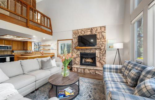 Forest Home with Deck, EV Station, King Beds - Foto 31