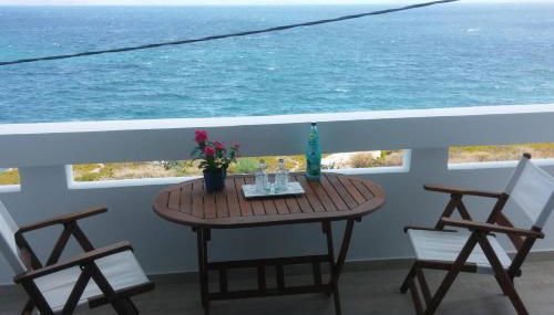 Overlooking the blue sea - Foto 4