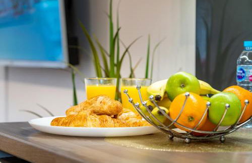 Town Center Apartment with 55” Smart TV+Netflix - Photo 8