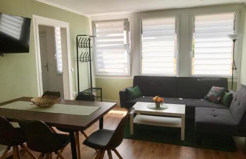 Moderne Ferienwohnungen mit Terrasse, Pool, Wallbox & Spielplatz in den Götzer Bergen - ideal für Ihren Berlin-Besuch und auch für Gruppen bis zu 40 Personen geeignet - Photo 4