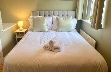 The Olive House - 4 Bedroom, Sleeps 8, Contractors Welcome - Foto 9