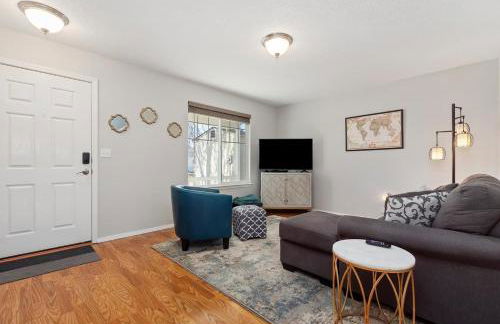 Urban Escape Steps to Downtown - Photo 3