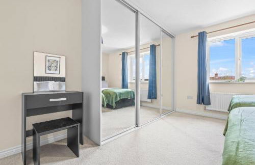 Stylish 4 Bedroom House in St Neots w Free Parking - Foto 33