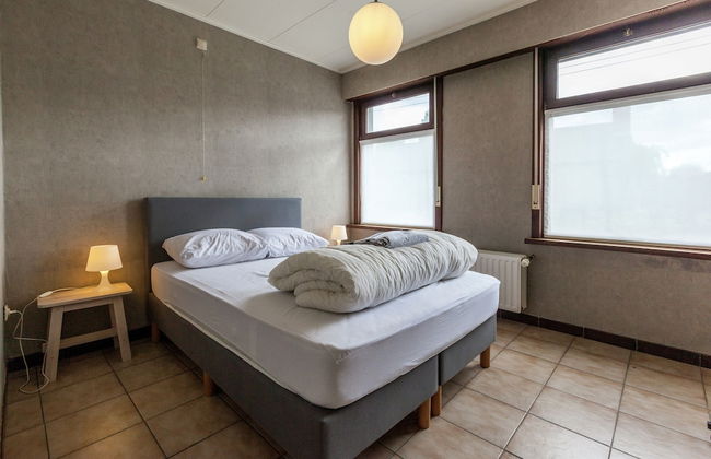 Quiet Cottage near Woods - Photo 14