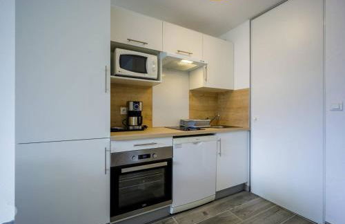 Appartement Neuf pour 6, Parking Gratuit, Skis et Accès Pistes en 5min - FR-1-695-4 - Foto 9