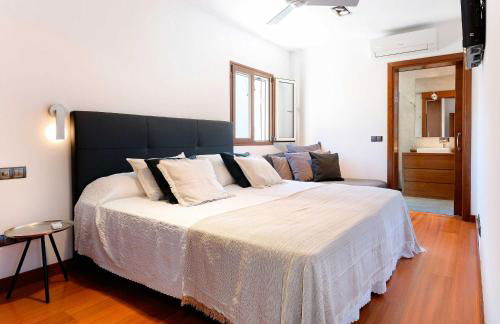 Luxury and Harmony House - Photo 30