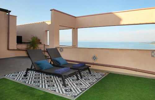 Attico vista mare con terrazza e spa riscaldata - Foto 21