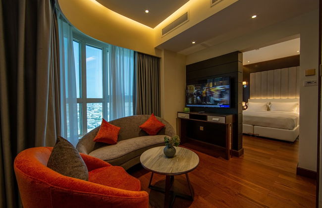 Number One Tower Suites - Photo 43