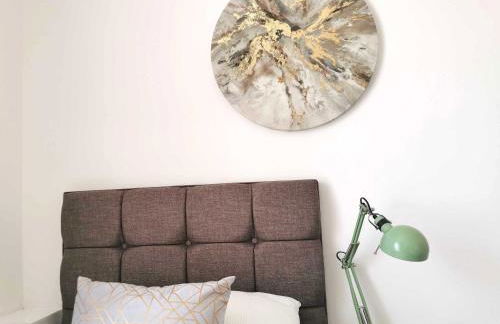 4-Bed Contractor Home - Garden - Near M4 & City - Foto 14