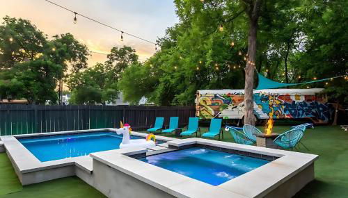 Downtown Austin Oasis w Pool & Hot Tub - Sleeps 18 - Foto 1, Garden, sunbed