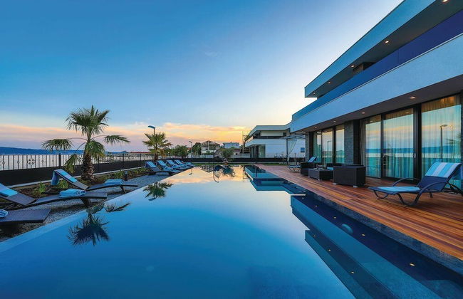 Beachfront Villa Baronessa with Pool - Photo 1