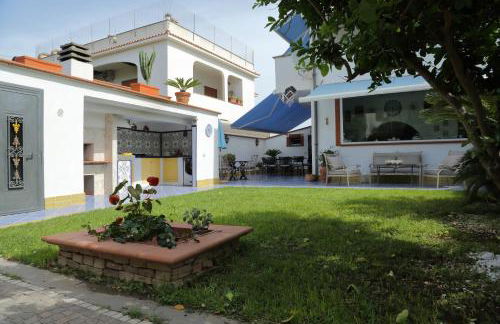 Villa con giardino a pochi passi dal mare - Foto 1