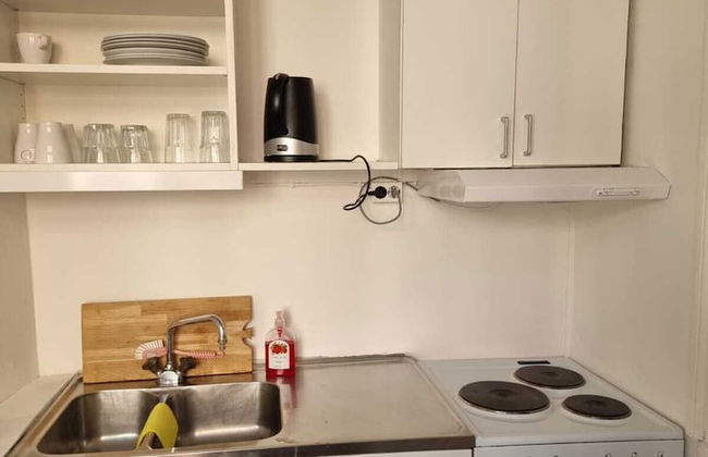 Apartment Sleeps 4 Near Shopping Street - Photo 6