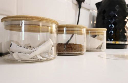 large 2 bed central apartment with balcony and private parking - Foto 28