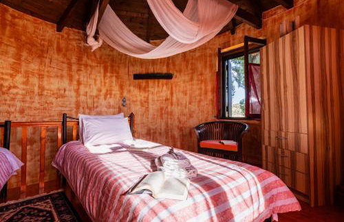 Vintage Stone House Where Calm Lives - Photo 9