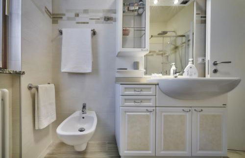 CASA DELLA MUSICA APARTMENT lake view and garden - Foto 23