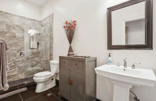 The Burgundy Penthouse Steps to the French Quarter - Foto 26