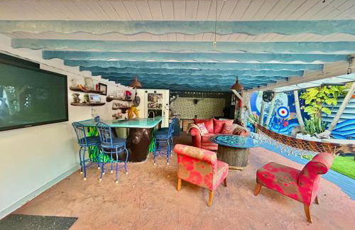 Artistic Retreat, King Suite with Private Balcony! - Foto 53