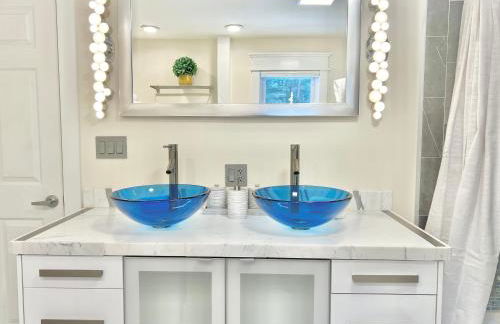 Luxury 4 bedroom 2 bath Lake Views - Photo 4