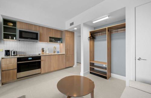 Ultimate Elegance Studio with Panoramic City Views - Foto 32