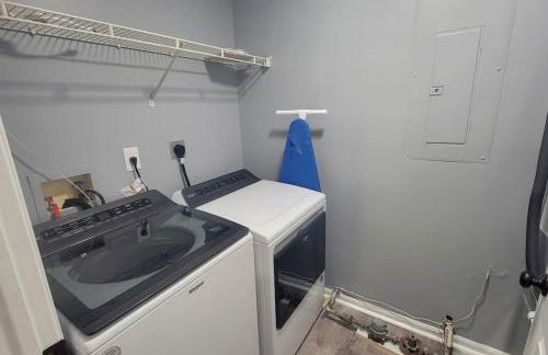 160 Overbrook 3 bedroom home with privately fenced yard and hot tub - Foto 7