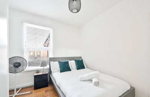 2-Bed, Sleeps 8 in Leyton E10, Near Stratford - Foto 27