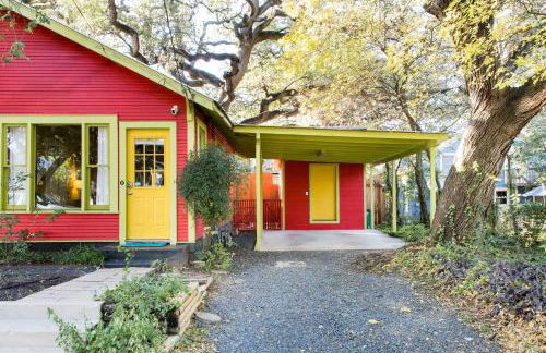 Peaceful Bungalow with Fenced Yard near Shops and Cafes - Photo 29