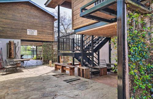 Guadalupe Riverfront Studio w/ Private Balcony - Foto 19