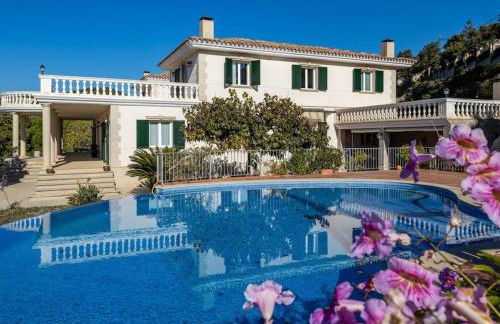 Architectural jewel between sea and mountains - Foto 1