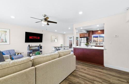 Dog Friendly Home Near the Beach with Grill, Fire Pit, Enclosed Backyard - Foto 52