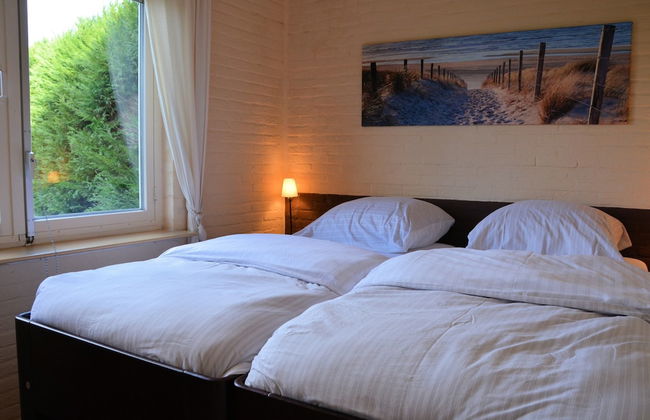 Lovely Family House on Edge of Park near Lake & Sea - Foto 2