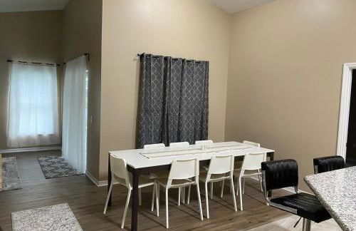 Lakefront Villa with private heated pool - Foto 8