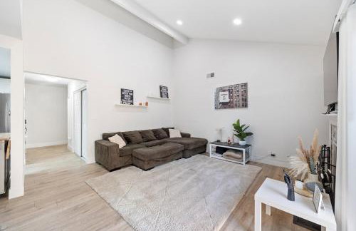 Modern Downtown Escape Sleeps 10 - Foto 1